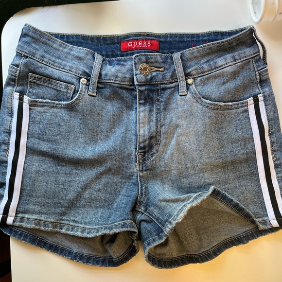 Super Cute 90s Style Guess Shorts!! - Picture 2 of 5